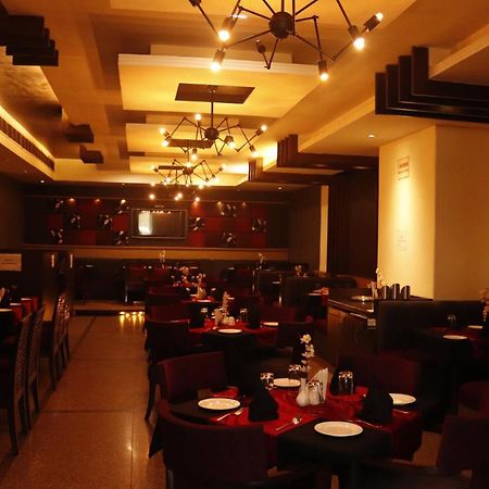 Hotel Parbhat Inn Panchkula Exterior photo