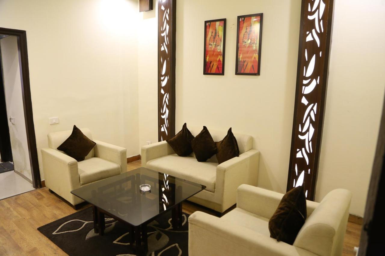 Hotel Parbhat Inn Panchkula Exterior photo