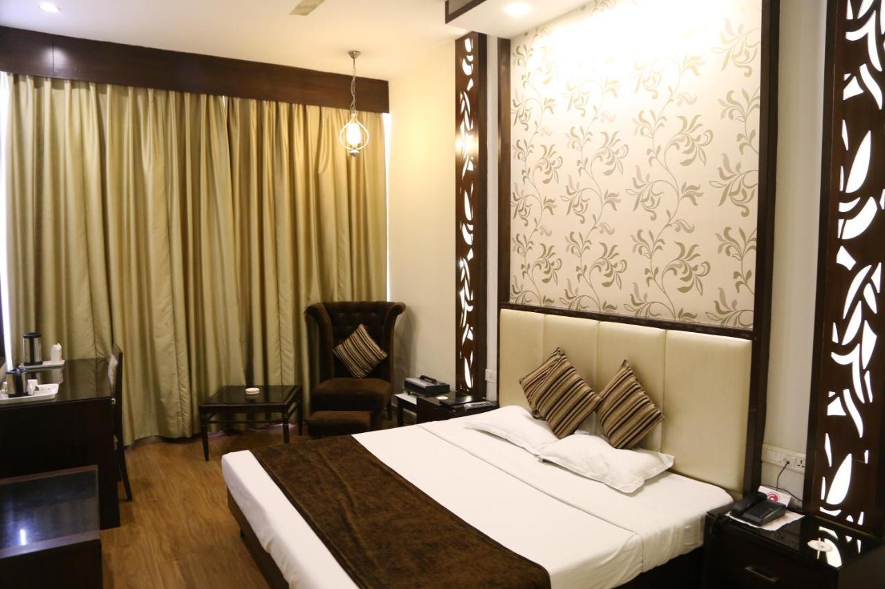 Hotel Parbhat Inn Panchkula Exterior photo